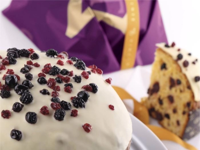 Panettone Invelit In Ciocolata Alba Cu Fructe De Padure Silveste Vincente 750g 2